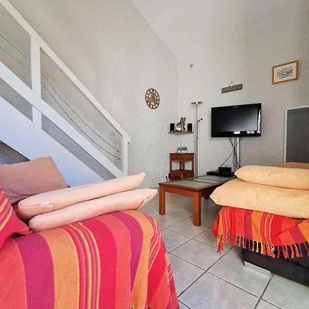 Villa Résidence LES PATIOS 1 - Maisons&Villas pour 6 Personnes 84 *